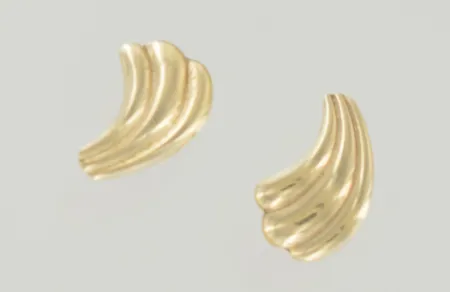 Ett par örhängen höjd 14,3 mm bredd4-9 mm ploppar saknas 18K Vikt: 1 g