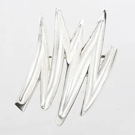 Brosch Lapponia längd 7,5cm, bredd 4,5cm, modell Ambient, formgiven av Zoltan Popovitz, Finland år 1998, 925/1000 silver.  Vikt: 30,1 g