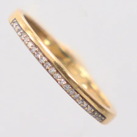 Ring med diamanter 22 x ca 0,005 stl: 16½, gravyr, 18K. Vikt: 1,5 g
