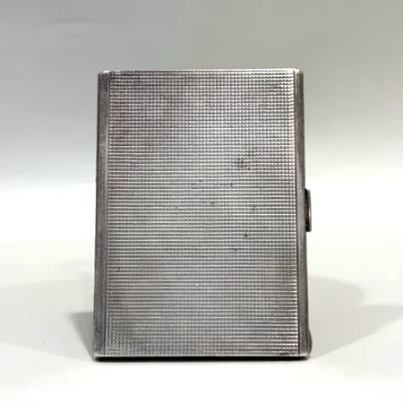 Cigarettetui, 11x8cm, mindre repor samt bucklor, silver 925/1000 Vikt: 177,3 g