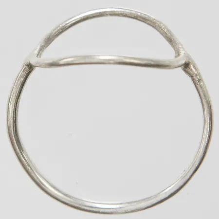 Ring stl17¼, bredd 1-15mm, svenska stämplar, silver 925/1000 Vikt: 0,9 g