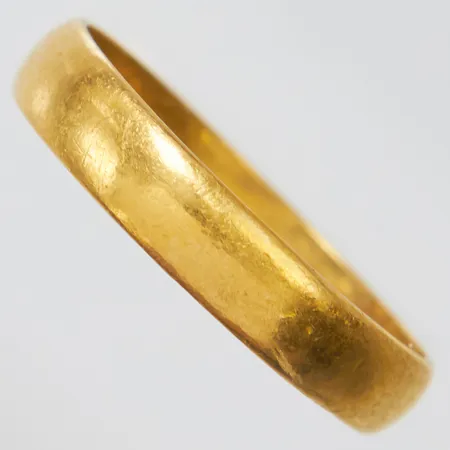 Ring slät stl17¾, bredd 4mm, svenska stämplar, skev, 23K Vikt: 2,8 g
