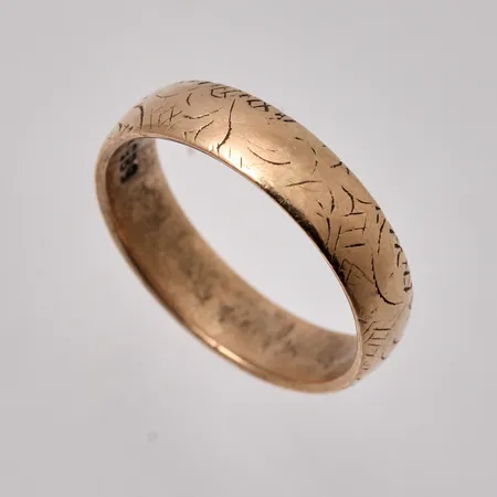 Ring stl:17¾, bredd 4,7mm, slitet mönster, 14K guld, 3,95g.