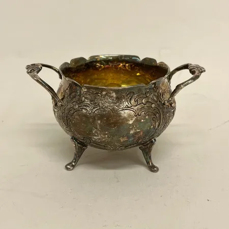 Sockerskål i rokokostil GEWE år 1970, bredd 10cm, höjd 5cm, förgylld invändigt, silver 830/1000 Vikt: 134,9 g