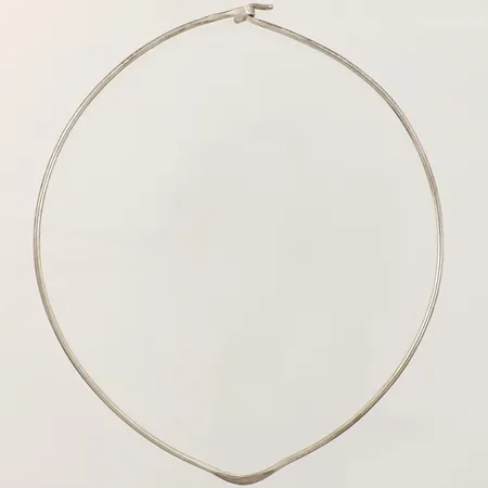 Collier stelt Ø ca 11cm, något skevt, 925/1000 silver Vikt: 12,7 g