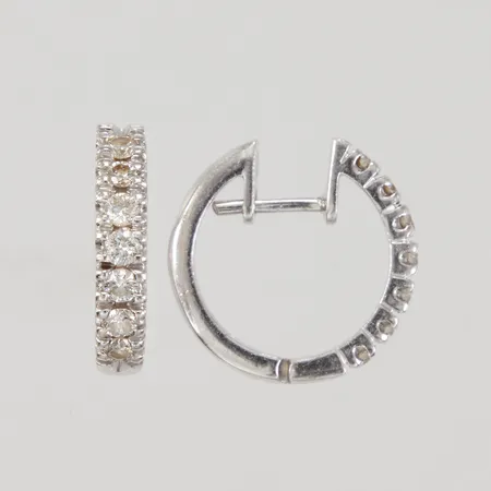 Örhängen med diamanter 7 x 0,03ct/st , 17,5mm, vitguld 14K Vikt: 5,8 g