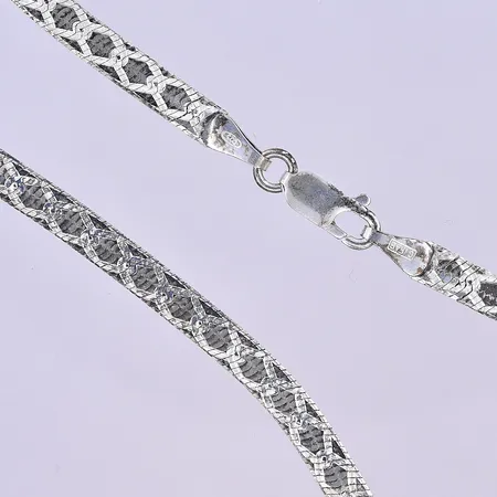 Collier Guldfynd längd 43,5 cm, bredd 4 mm silver 925/1000. Vikt: 7,8 g