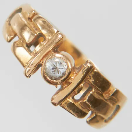 Ring med vit sten stl:16½, bredd:4-7mm, ostämplad, 18K Vikt: 3,4 g