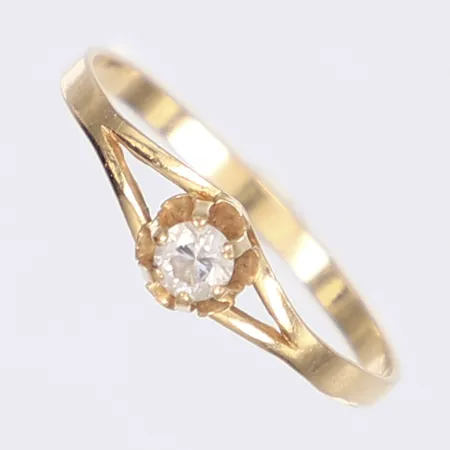 Ring med vit sten stl: 17¾ bredd 2-5mm 18K Vikt: 1 g