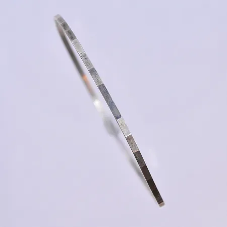 Armring Ø67 mm, bredd 2 mm silver 835/1000. Vikt: 3,4 g