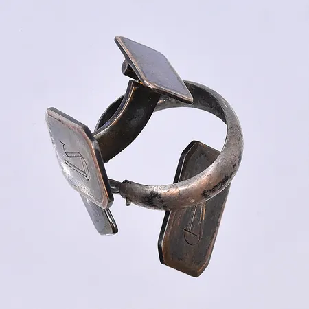 Diverse silver 830/1000. Vikt: 11,2 g