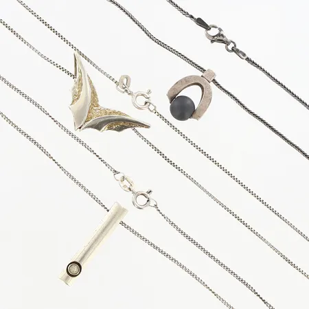 3 kedjor 39-40cm, 3 hängen silver 925/1000 Vikt: 14,4 g