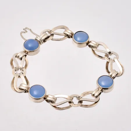 Armband med 4st blåa stenar längd 9cm bredd bredd 10-13mm, 830/1000 25g.