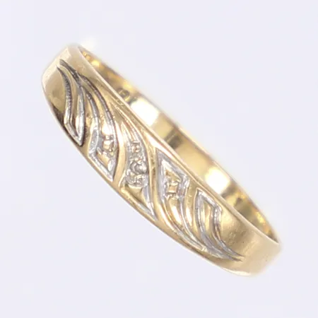 Ring med dia ca 0,005ct stl: 17¾ bredd 2-4mm 18K  Vikt: 1,1 g