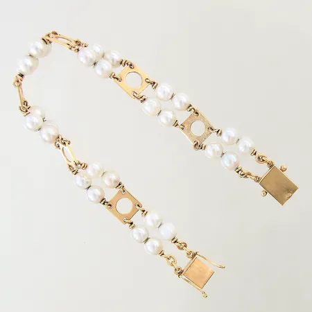 Armband med odlade pärlor längd 19cm bredd 9-12mm, svensk importstämpel, guld med mindre repor samt pärlor med slitage, 18K  Vikt: 18,4 g
