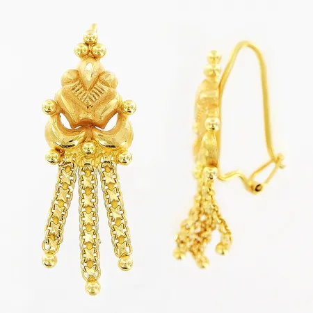 Ett par örhängen längd 33mm bredd 11mm krokfästen 21K.  Vikt: 3,5 g