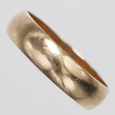 Ring slät stl:18¾ bredd 5mm, gravyr 9K Vikt: 3 g