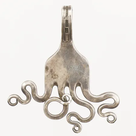 Hänge längd 63mm, bredd 55mm, 830/1000 silver Vikt: 21 g