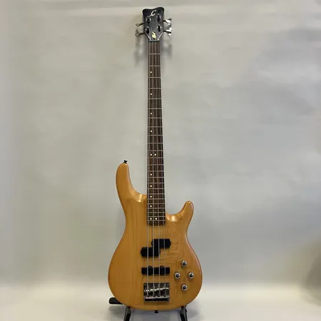 Elbas Cheri Natural Serienummer 315796, Korea, smuts smärre skador, 2 förstärkarkablar, hårt case,   Skickas med Bussgods eller PostNord