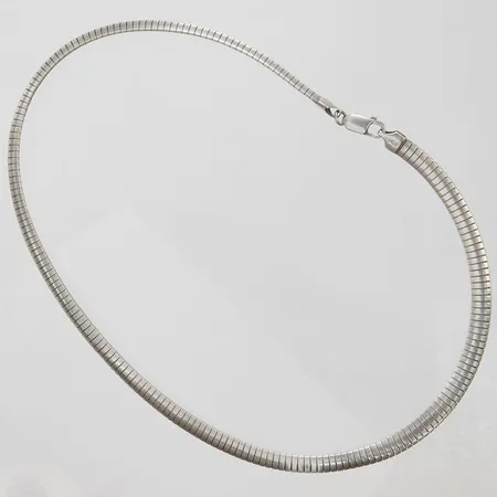 Collier längd: 42,5cm bredd: 6mm GHA, skev länk, silver 925/1000 Vikt: 24,1 g