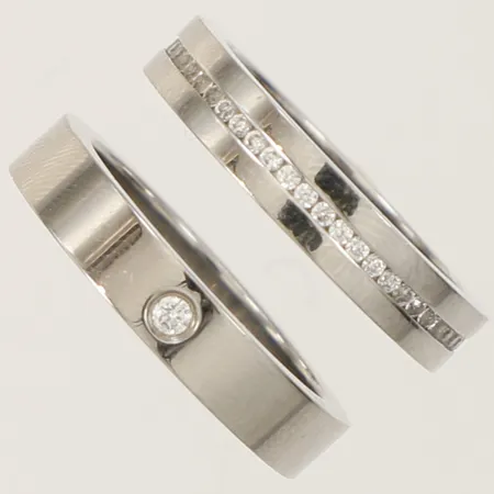 Två ringar med stenar, Edblad, stl:17½, bredd 4mm, rostfritt stål 