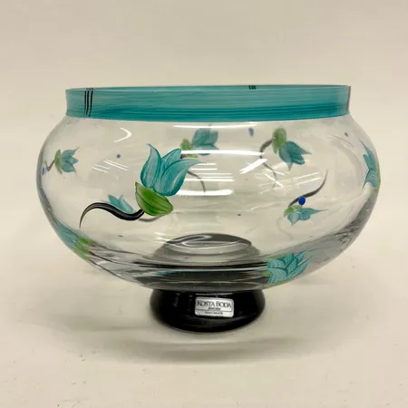 Skål Paradis Ulrica Hydman Vallien Kosta Boda signerad och numrerad 58517, artist collection, höjd 13cm, Ø ca15cm, bemålat klarglas, etikettmärkt  Skickas med postpaket.