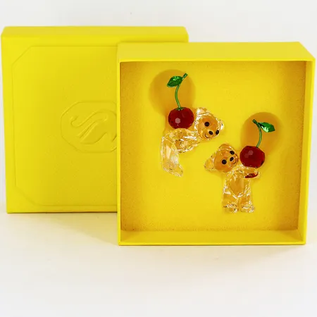 Ett par glasfiguriner björnar Swarovski "Always together" höjd: 55mm, Referens-nr: 5675393, etui, ytterkartong