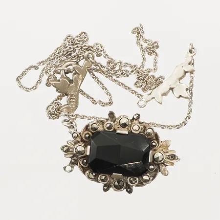 Collier med onyx och markasiter, defekt, av, 835/1000 silver Vikt: 9,3 g