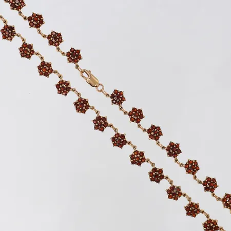 Collier med granater längd 49cm bredd 9mm förgyllt silver 925/1000.  Vikt: 27,4 g