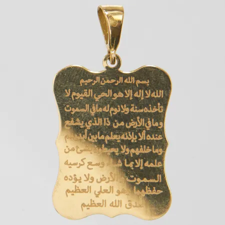 Hänge med inskription 29,5x16,2mm, 18K Vikt: 1,8 g