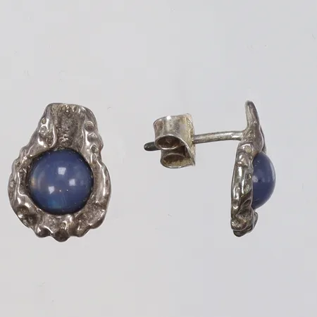 Ett par Örhängen med blå stenar 10x12mm silver 830/1000 Vikt: 2,5 g