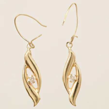 Ett par örhängen med vita stenar, defekt, 18K  Vikt: 0,8 g