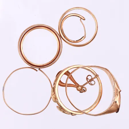 Diverse guld med gravyrer och defekter,18k. Vikt: 22,2 g