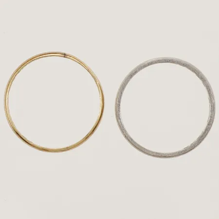 Ringar släta gravyr, 18K Vikt: 4,2 g