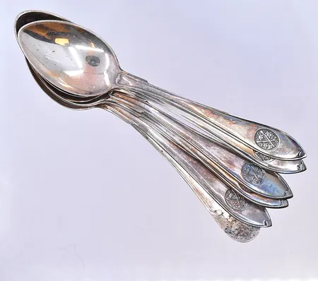 6 st skedar längd 13-13,5 cm, silver 830/1000. Vikt: 96,1 g