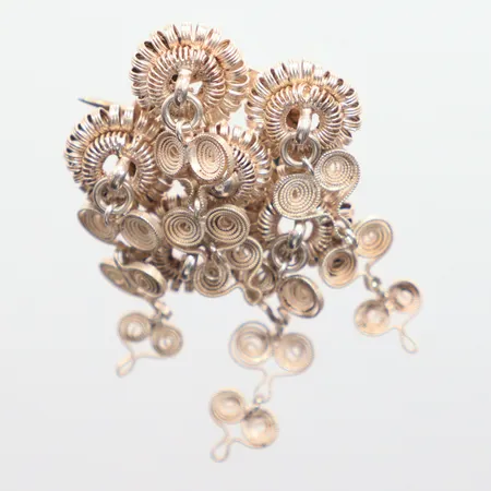 Brosch längd 4cm, bredd 3cm, ostämplat, Silver. Vikt: 8,7 g