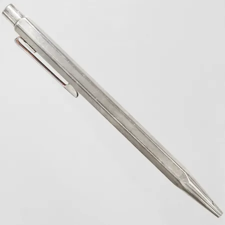 Penna Caran d'Ache kulspets, vitmetall. 