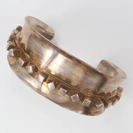 Armring med dekor Ø60mm bredd 18-30mm GIERTTA 1988 Silver 925/1000  Vikt: 55,1 g