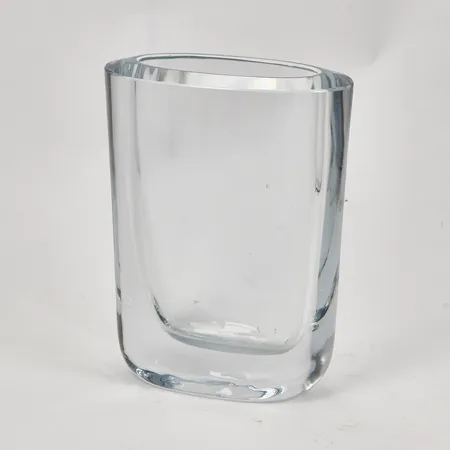 Glasvas Strömbergshyttan höjd ca 12cm, signerad, numrerad B924, små repor 