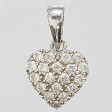 Hänge hjärta med vita stenar ca 16x10mm, vitguld 18K Vikt: 1,2 g