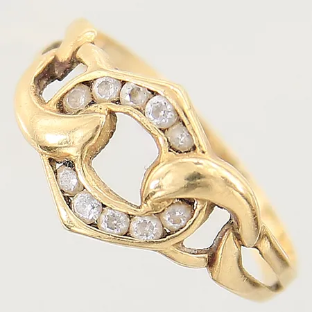 Ring med vita stenar stl:17¼ bredd 2-10mm, ostämplad, 18K Vikt: 2,5 g