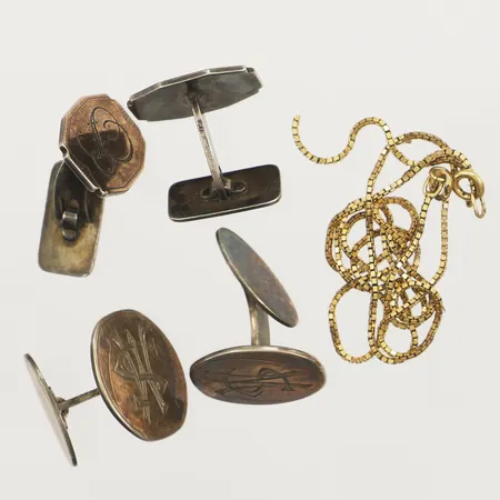 Diverse silver, gravyr, defekt, silver  Vikt: 19,4 g