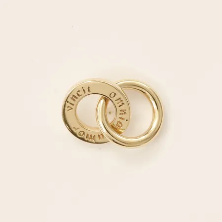 Udda örhänge Amor Vincit Omnia, Efva Attling, 8x12mm, 18K  Vikt: 1,3 g