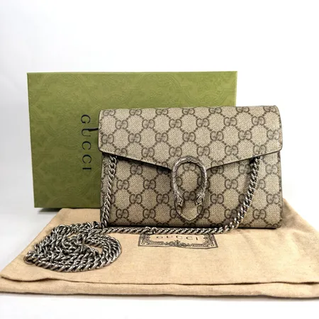 Väska Gucci Dionysus GG Supreme Chain Wallet, beige/ebony, GG Supreme canvas och invändigt beigt läder, silverfärgade beslag, mått ca 20x14x4cm, avtagbar axelrem, modellnummer 901231-493075, smärre fläckar invändigt, dustbag, box