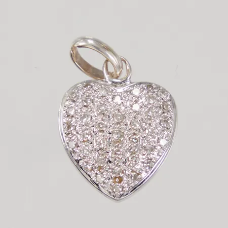 Hänge med diamanter ca 40 x ca 0,005ct, längd 20mm, bredd 14mm, stenar saknas, vitguld 18K, Vikt: 3,3 g