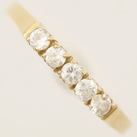 Ring med vita stenar stl:16¾, bredd 2,4mm, 18K Vikt: 1,2 g