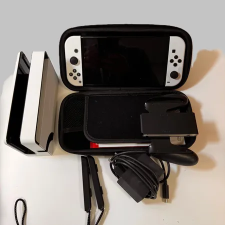 Nintendo Switch OLED modell:HAC-016 dockningssation serienr:XTJ10362127499, laddare, joycongrip. Skickas med postpaket.