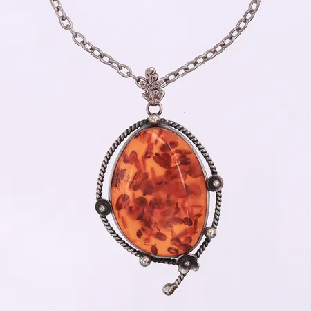 Collier med Bärnstenshänge,längd ca 60 cm,hängets höjd ca 60 mm,silver 800/1000. Vikt: 20,7 g
