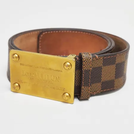 Skärp/bälte Louis Vuitton Damier M6810, storlek 90/36, datumkod Spanien 2009, slitage på beslag samt läder, skadad/extra hål, dustbag, inga andra tillbehör.