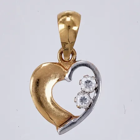 Hänge med vita stenar, längd ca 16mm, bredd ca 9mm, 18K Vikt: 0,5 g